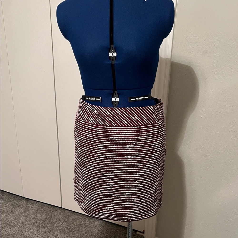 LOFT Tweed Striped M Burgundy & White Boucle Mini Pencil Skirt Sz 8P Ann Taylor - Picture 3 of 14